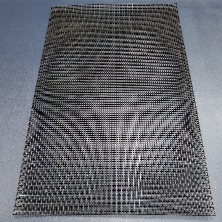 Канва листовая 50 x 33 см. Цвет: Черный Мелкие ячейки фото 1 — волшебные-ручки.рф