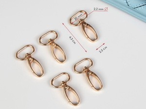 Карабин металлический 4,3*2,5см/20*2,2мм золотой АУ 4599675 фото 1 — волшебные-ручки.рф